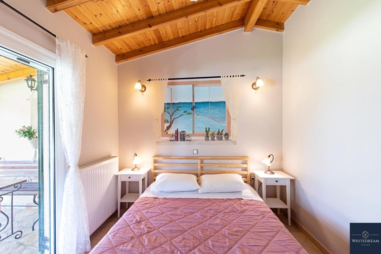 Pine Forest Villa Kompítsion