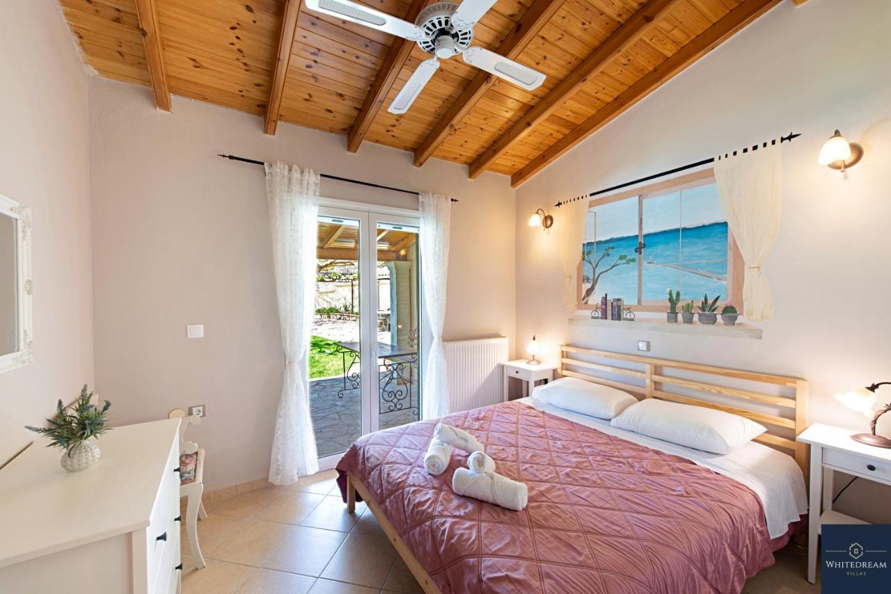 Pine Forest Villa Kompítsion